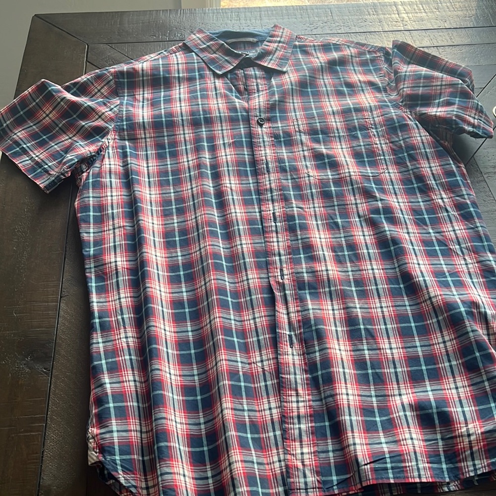 Wallin Bros Men's Short Sleeve Button Down- M